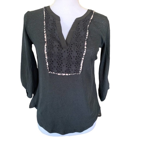 Anthropologie Meadow Rue XS Top Shirt Black Tab Roll Sleeves V-Neck Eyelet Lace - Picture 1 of 9